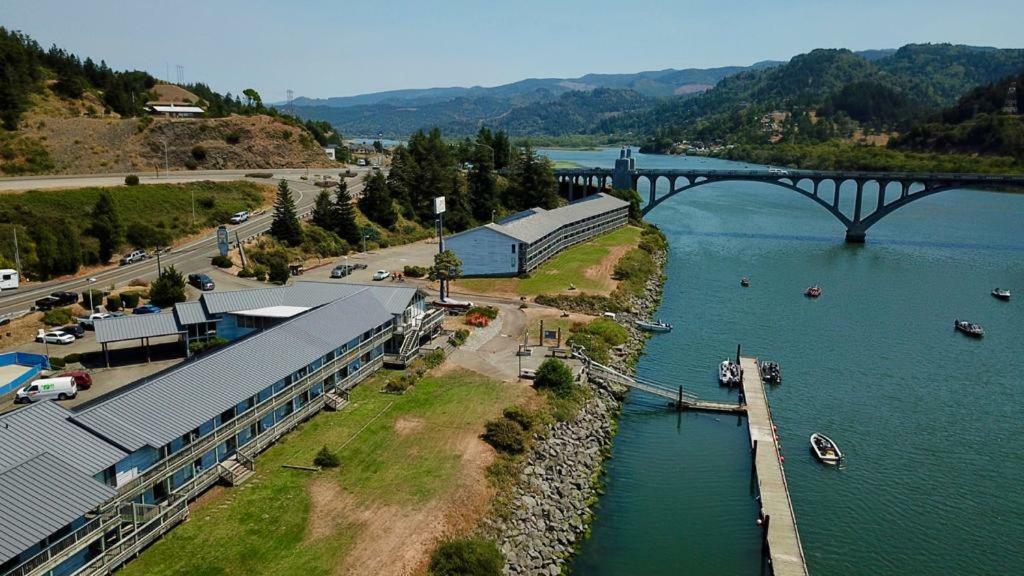 Jot'S Resort Gold Beach Exterior photo